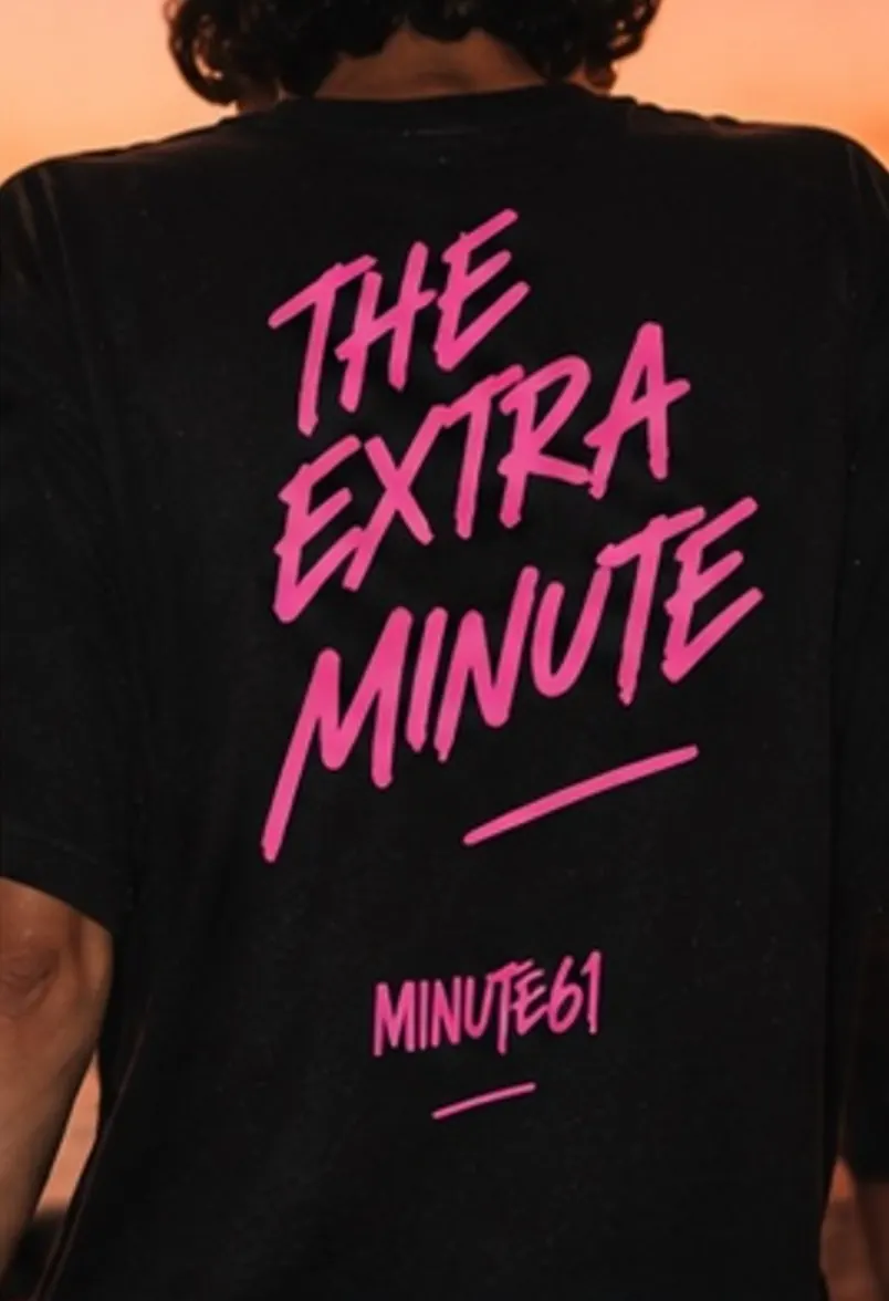 Camiseta negra The Extra Minute